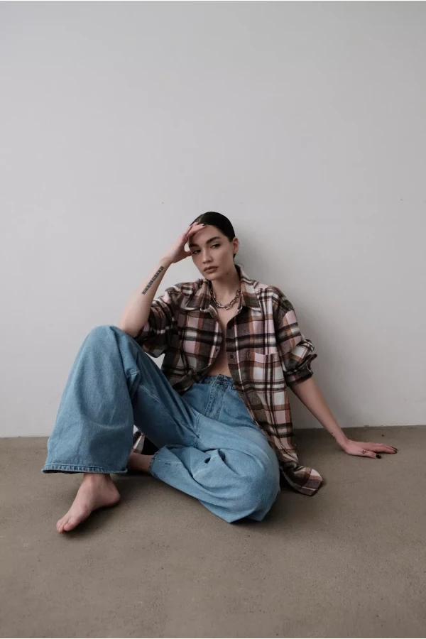 Джинсы и рубашка