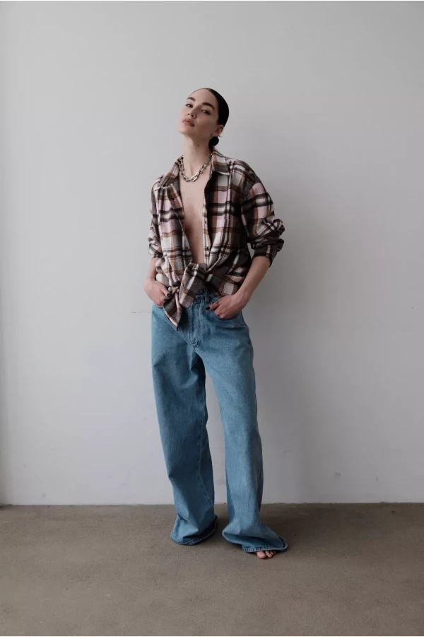 Джинсы и рубашка