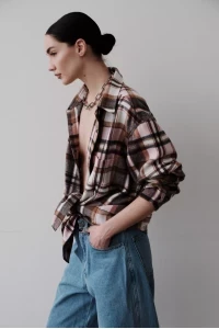 Джинсы и рубашка