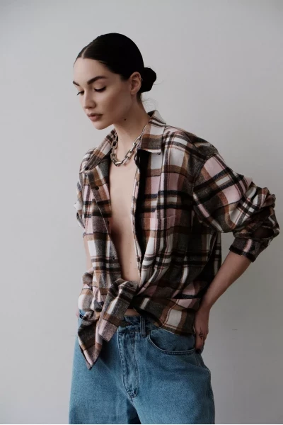 Джинсы и рубашка