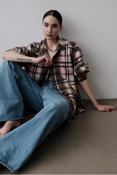 Джинсы и рубашка