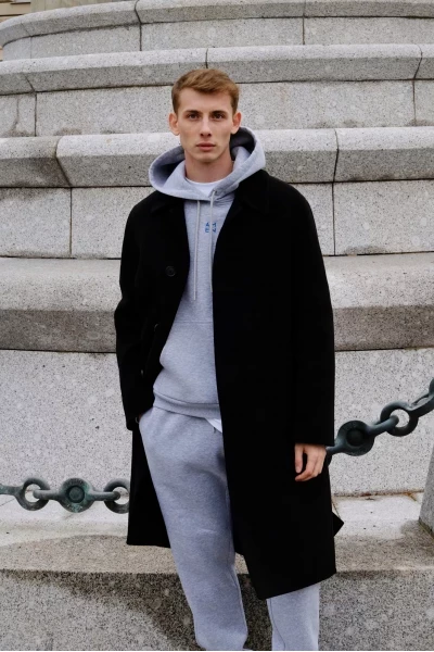 Толстовка с капюшоном & чёрное пальто